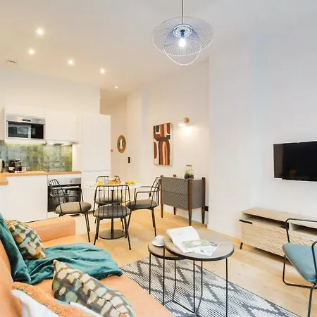 New And Renovated Amazing Flat In Heart Of Appartamento *